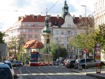 Vršovické náměstí, im Hintergrund Kostel sv. Mikuláše