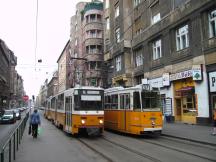 Endstelle Blaha Lujza tér (links ankommende 28, rechts abfahrende 37)