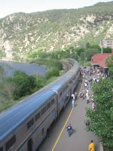 Zug am Bahnhof Glenwood Springs