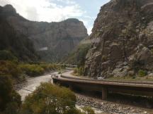 I-70 auf untersch. Höhen im engen Colorado-Tal zw Dotsero und Glenwood Springs