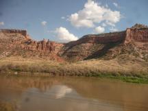 entlang dem Colorado River westl. von Grand Junction - Landschaft des Südwestens