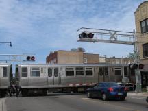 Bahnübergang an der Station Kedzie, Fahrtrichtung Loop (Downtown)