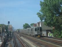 Red Line Richtung Howard kurz vor Station Diversey