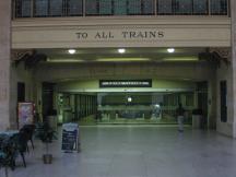 Durchgang zu den Zügen aus der Wartehalle der Union Station