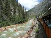 Fahrt entlang dem Animas River fernab der Straße