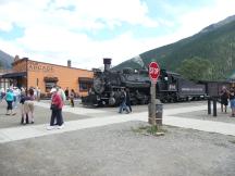 Endpunkt - in Silverton hält der Zug mitten auf der 12th St