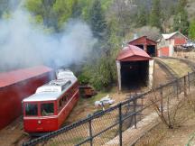 Tw18 (Bj 1976) verlässt den Talbahnhof und passiert dabei die Depot-Anlage