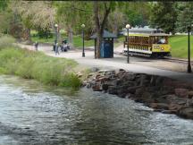 Trolley im Fishback Park am South Platte River