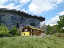 Trolley am Downtown Aquarium