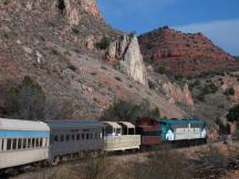 Caboose hinter der Lok im Verde Canyon