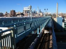 Red Line (PATCO) auf der Ben Franklin Bridge