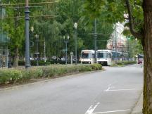 Red Line begegnet Blue Line auf der Holladay St Ecke 6th Ave