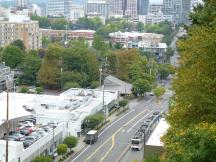 Blue Line auf der Jefferson St unterhalb der Vista Ave