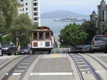 Hyde St Ecke Lombard, im Hintergrund Alcatraz Island