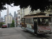 Washington St Ecke Taylor St, im Hintergrund die Transamerica Pyramid