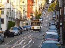 Blick von der Powell St die Washington Street hinauf