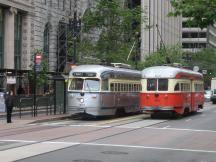 PCC der Philadelphia Rapid Trans neben PCC in den Farben der Boston Elevated