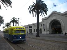 PCC in den Farben der SF Municipal Railway (1940s) auf dem Embarcadero