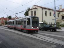 Linie K wendet über Gleiswechsel unweit West Portal Station