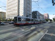 King St Ecke 4th St - Abfahrt von der Endstelle CalTrain Depot