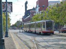 King St zwischen 4th und 3rd St - im Hintergrund rechts das Stadion 