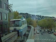 Begegnung beider Monorails auf freier Strecke