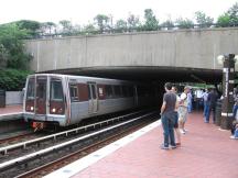 Blue Line an der Station Arlington Cemetery